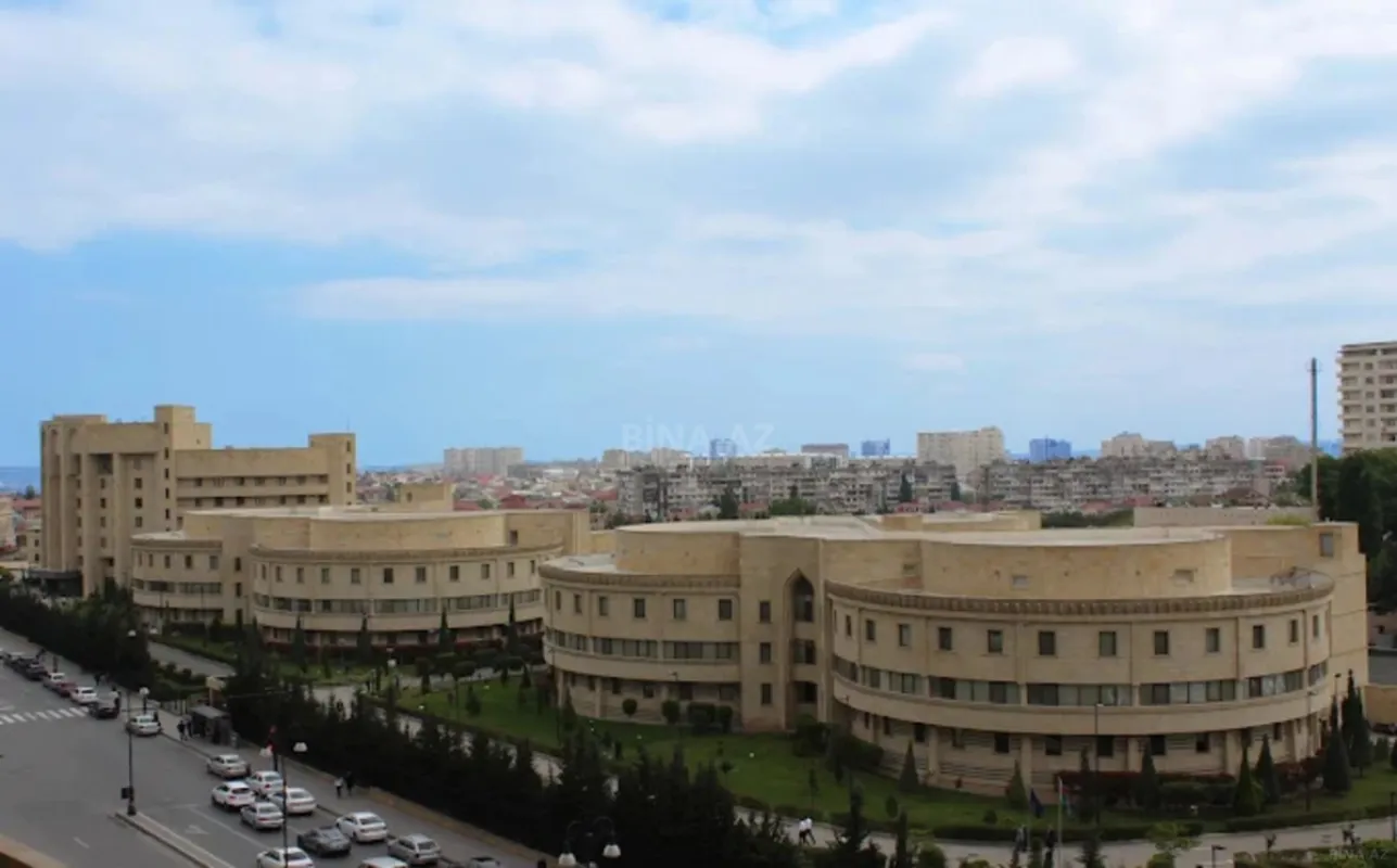 Satılır 4 otaqlı mənzil 112 m²