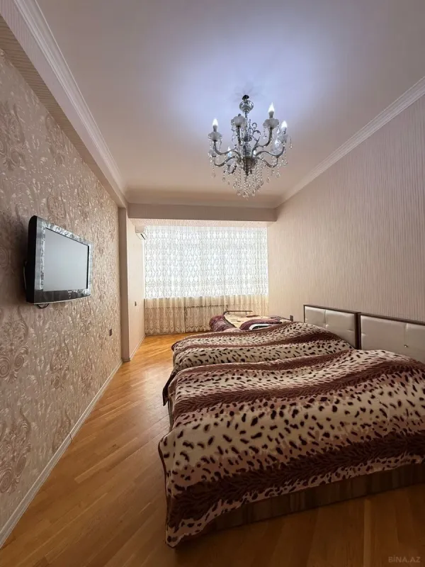 Satılır 3 otaqlı mənzil 125 m²