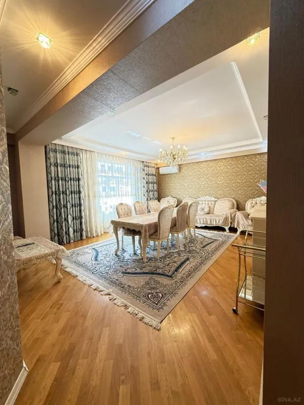 Satılır 3 otaqlı mənzil 125 m²