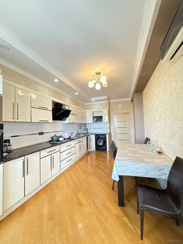 Satılır 3 otaqlı mənzil 125 m²