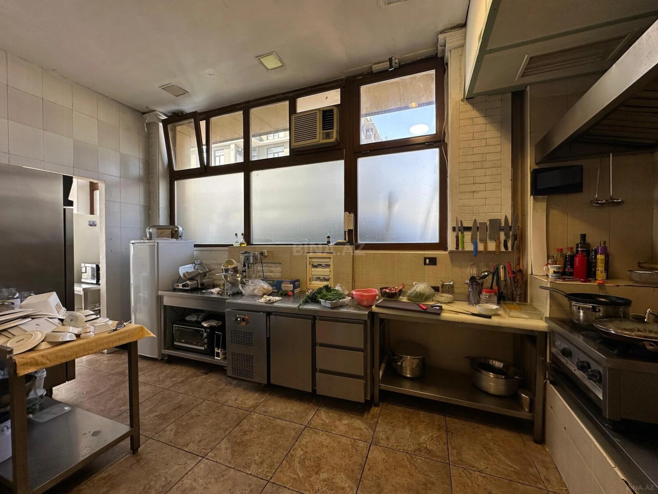 Kirayə verilir obyekt 470 m²