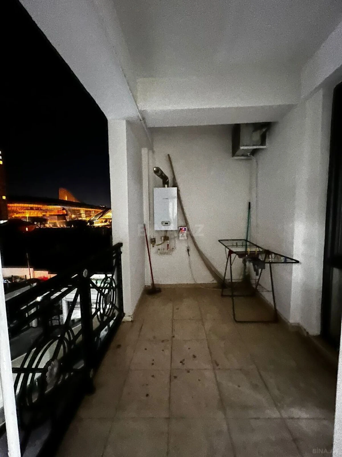 Satılır 2 otaqlı mənzil 93 m²