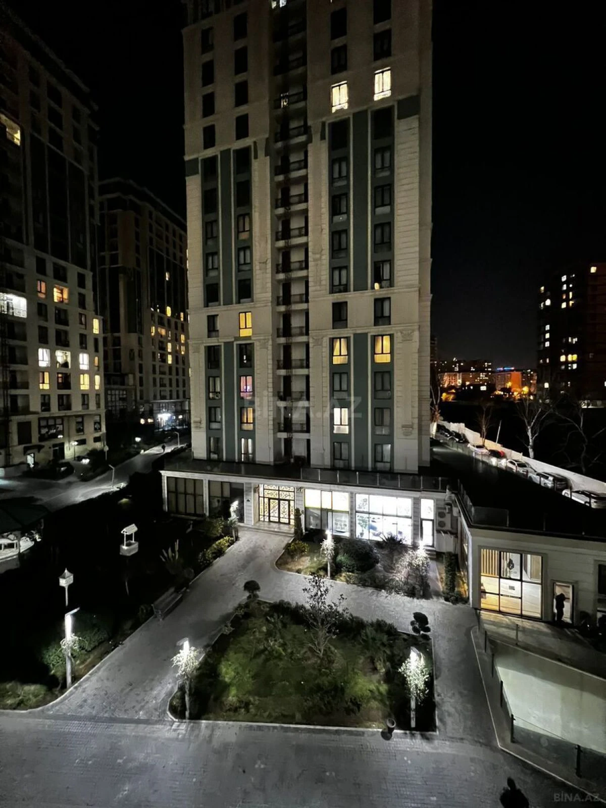 Satılır 2 otaqlı mənzil 93 m²