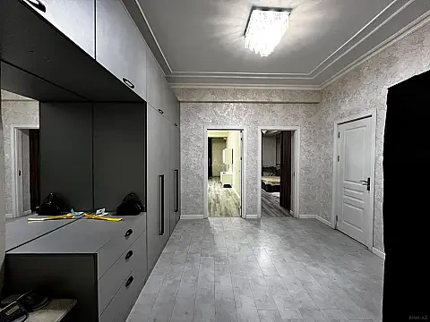 Satılır 2 otaqlı mənzil 93 m²