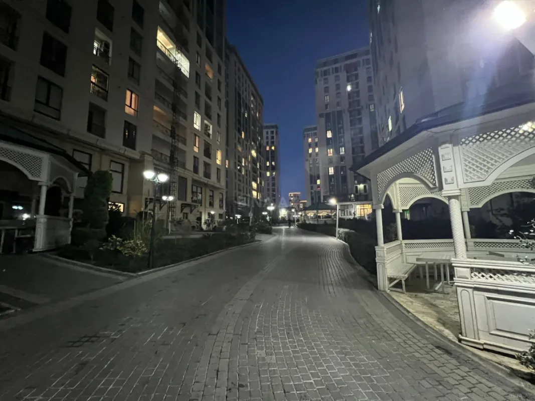 Satılır 2 otaqlı mənzil 93 m²