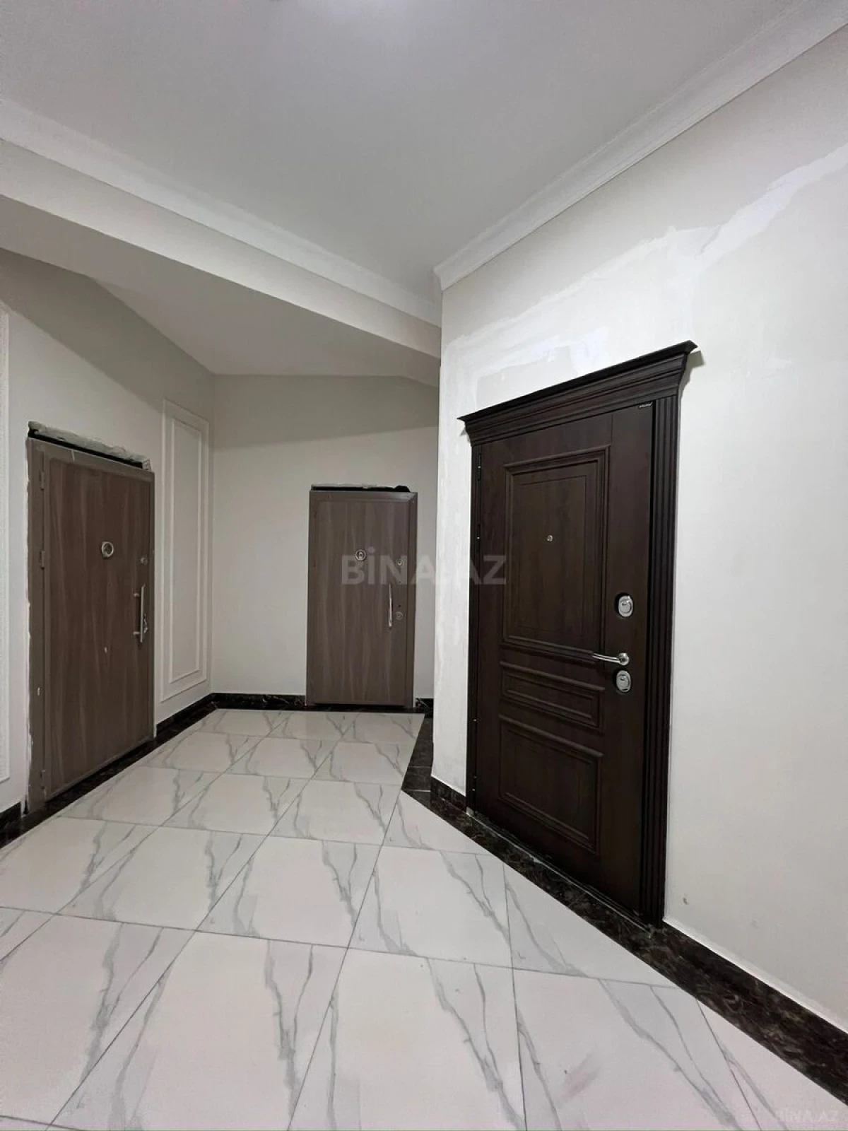 Satılır 2 otaqlı mənzil 93 m²