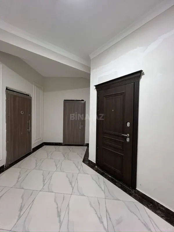 Satılır 2 otaqlı mənzil 93 m²