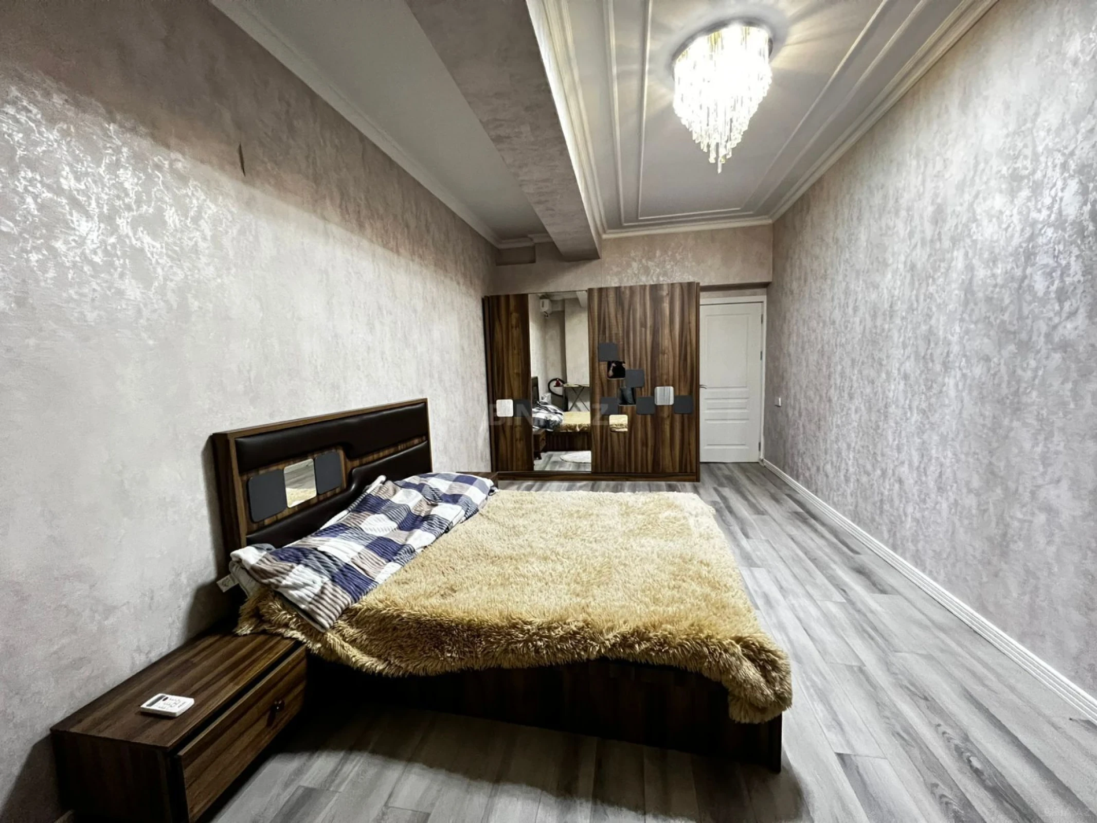 Satılır 2 otaqlı mənzil 93 m²