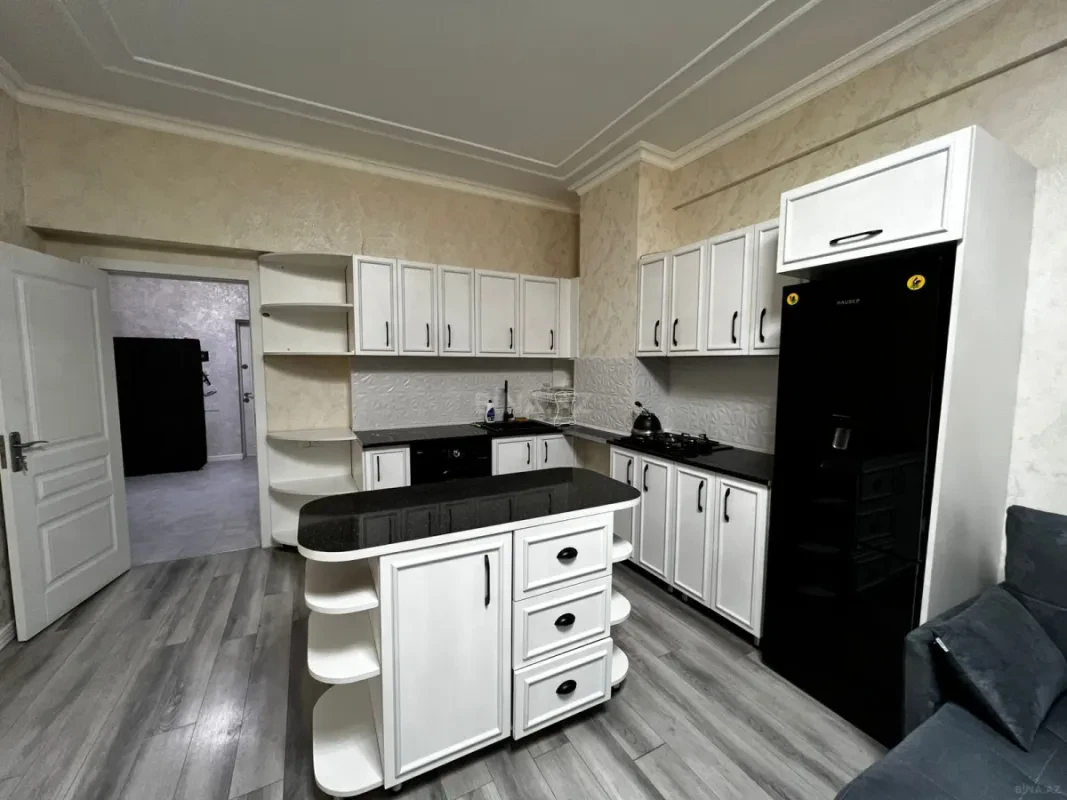 Satılır 2 otaqlı mənzil 93 m²