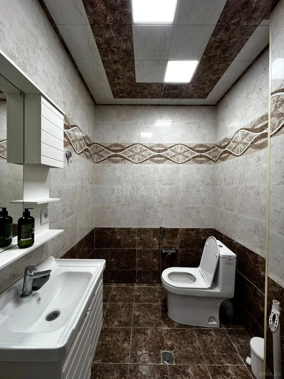Satılır 2 otaqlı mənzil 93 m²