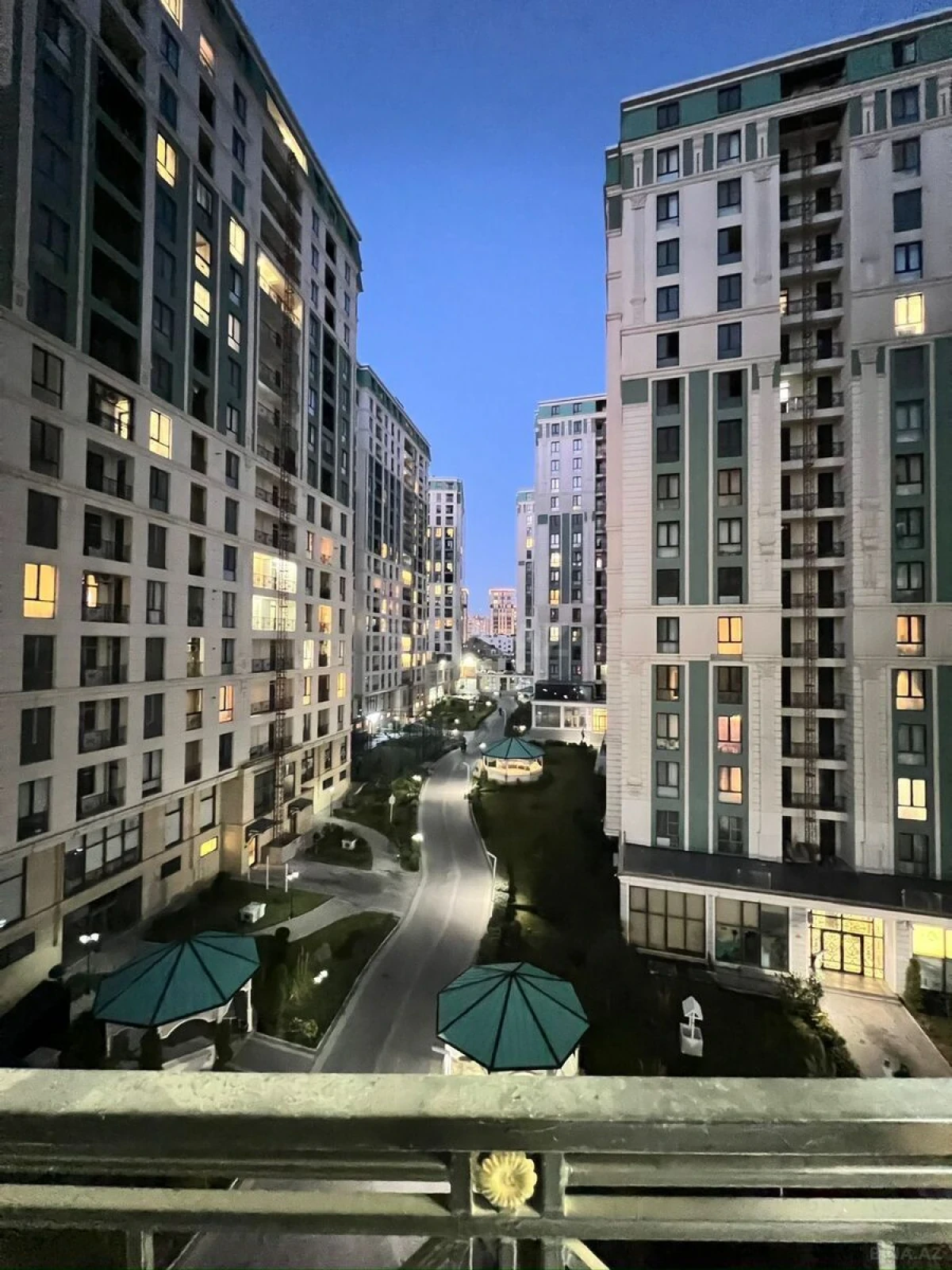 Satılır 2 otaqlı mənzil 93 m²