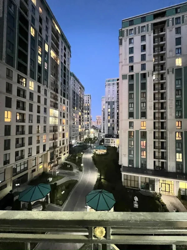 Satılır 2 otaqlı mənzil 93 m²