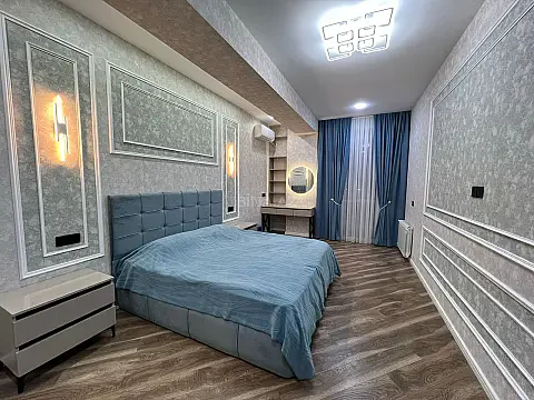 Kirayə verilir 2 otaqlı mənzil 90 m²