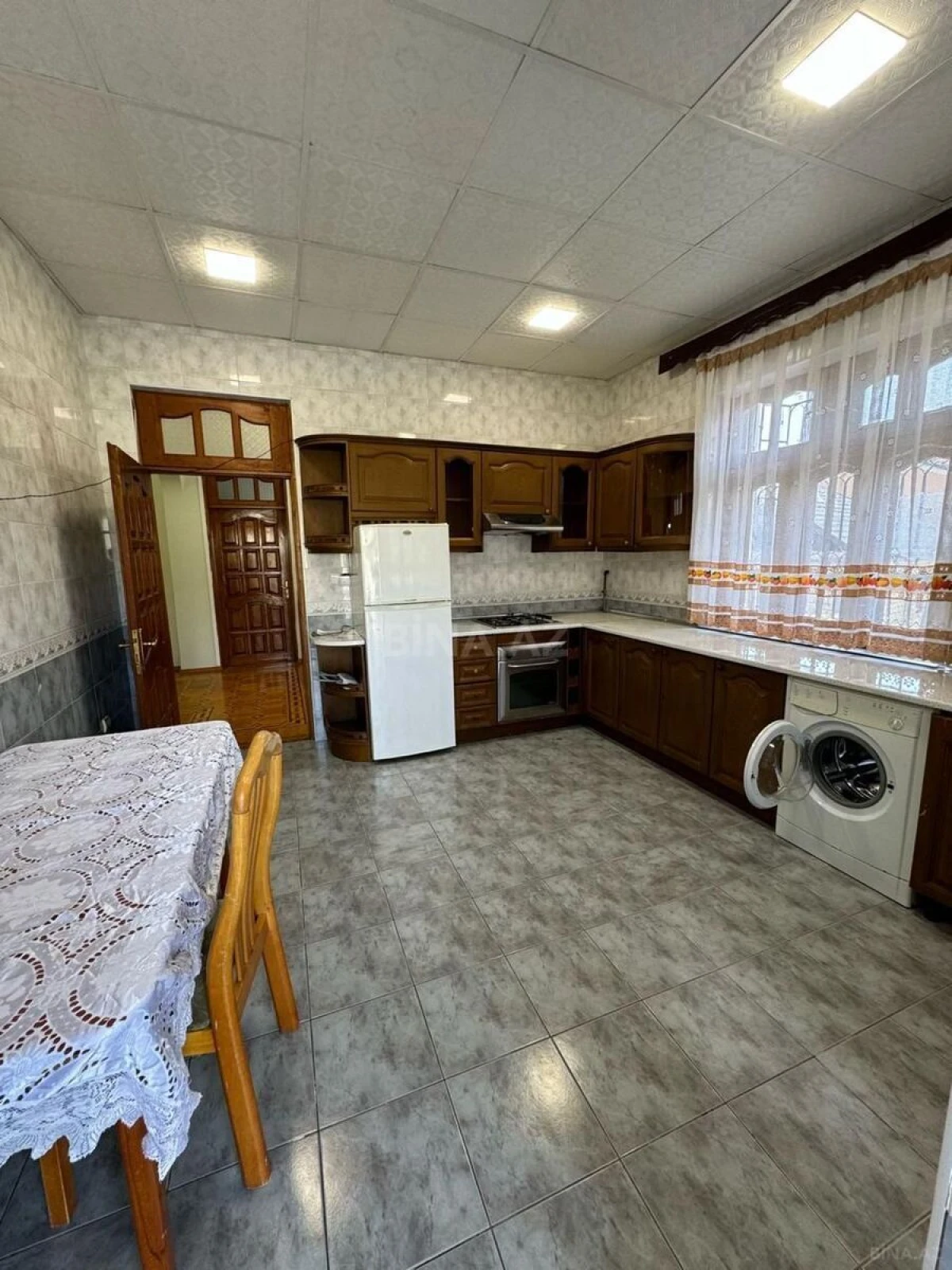 Satılır 6 otaqlı həyət evi 330 m²