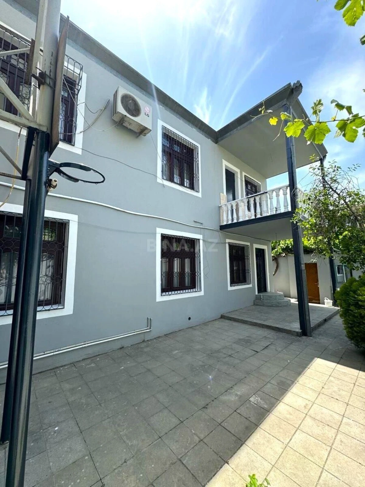 Satılır 6 otaqlı həyət evi 330 m²