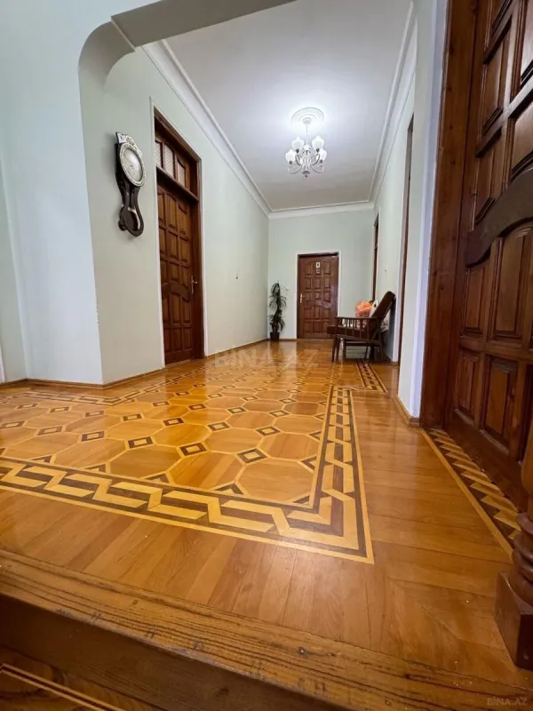 Satılır 6 otaqlı həyət evi 330 m²