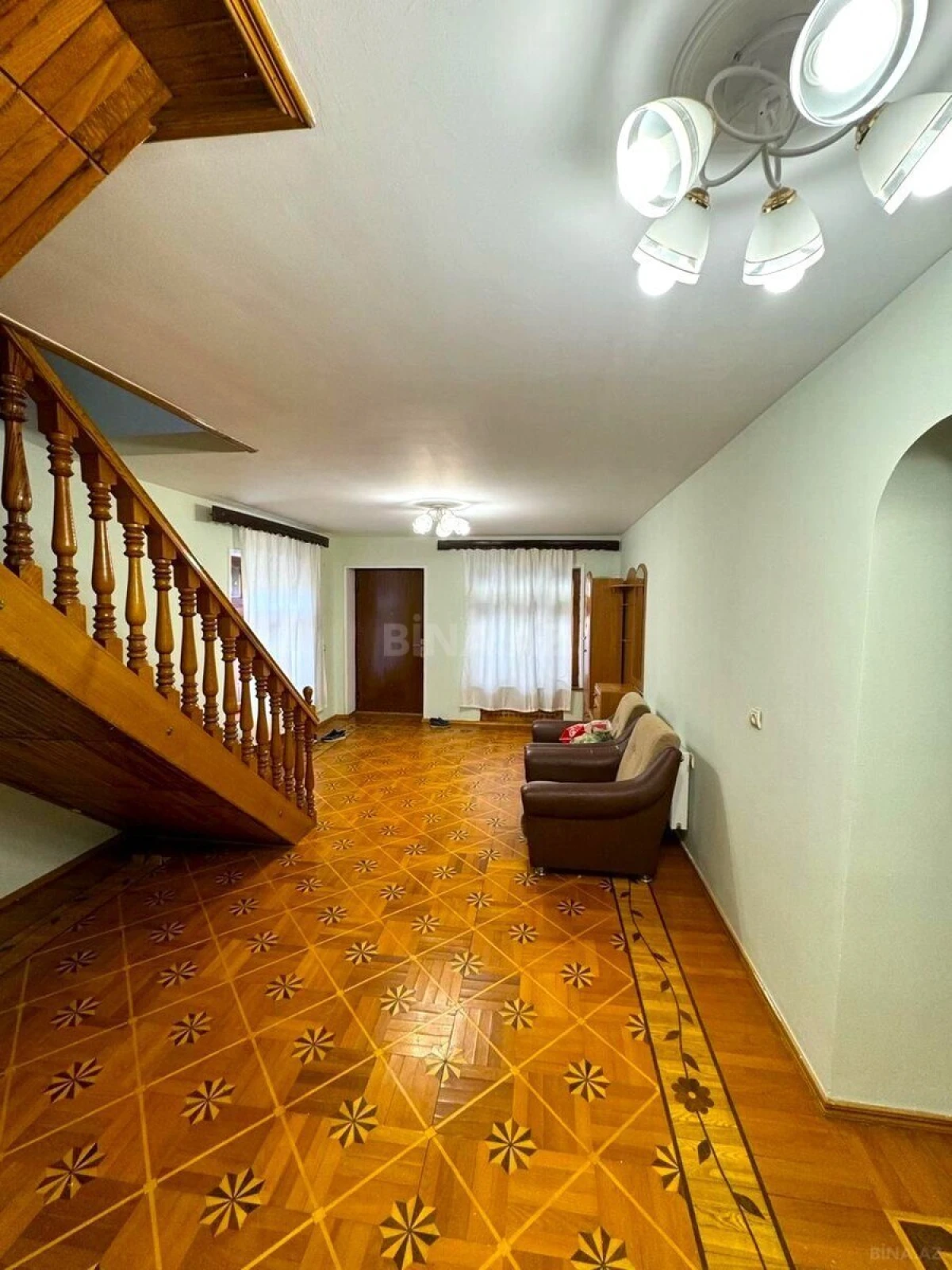 Satılır 6 otaqlı həyət evi 330 m²