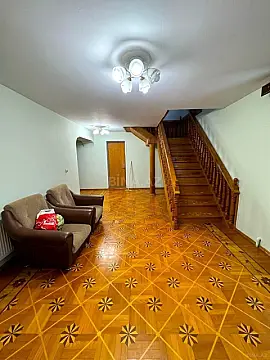 Satılır 6 otaqlı həyət evi 330 m²