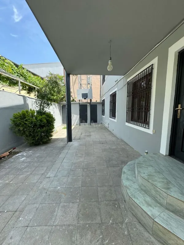 Satılır 6 otaqlı həyət evi 330 m²