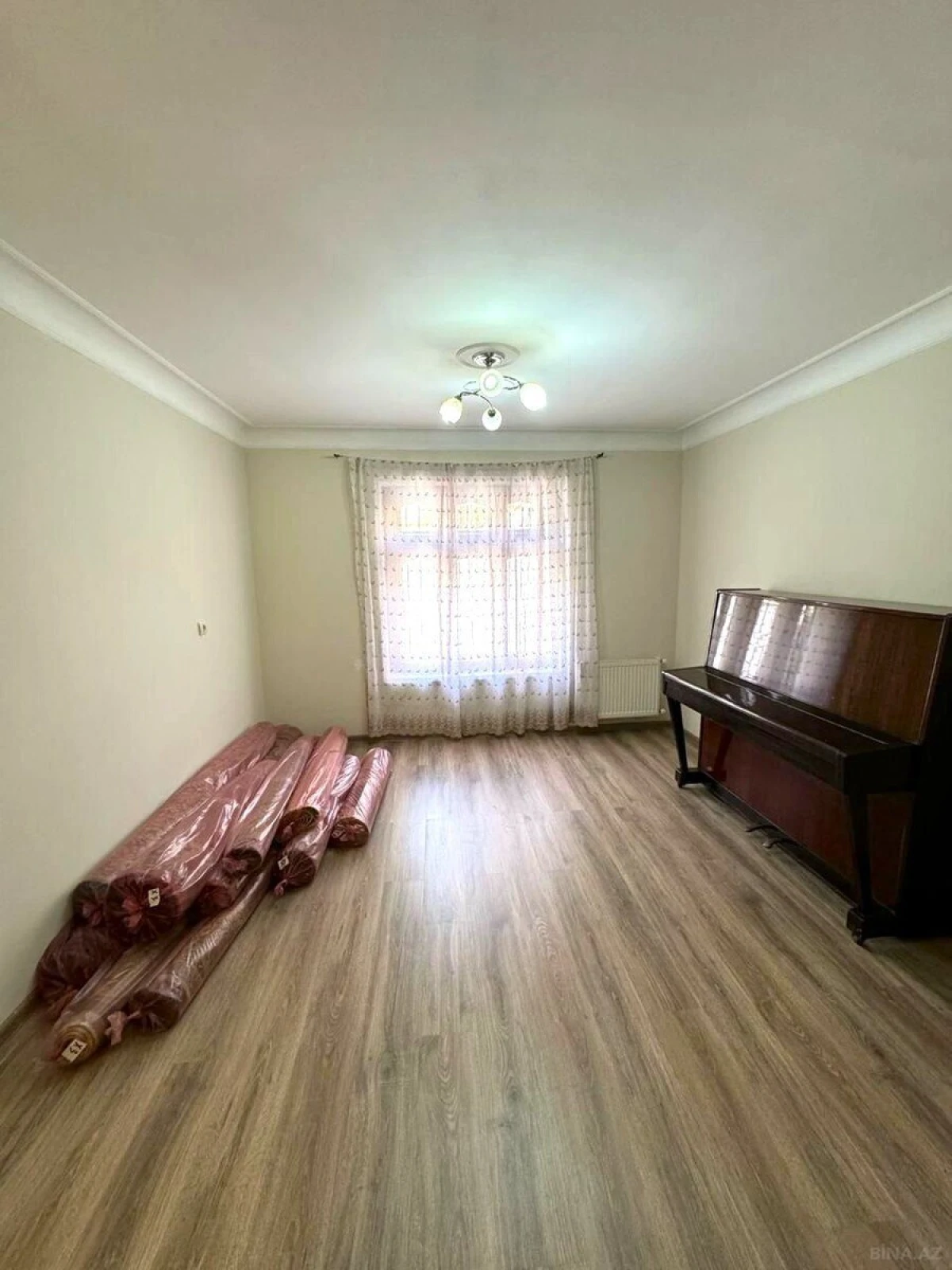 Satılır 6 otaqlı həyət evi 330 m²