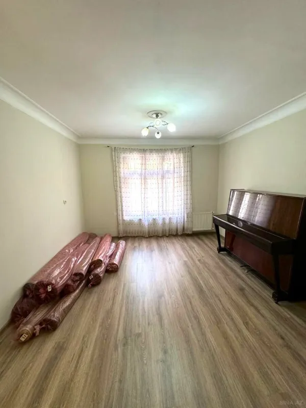 Satılır 6 otaqlı həyət evi 330 m²