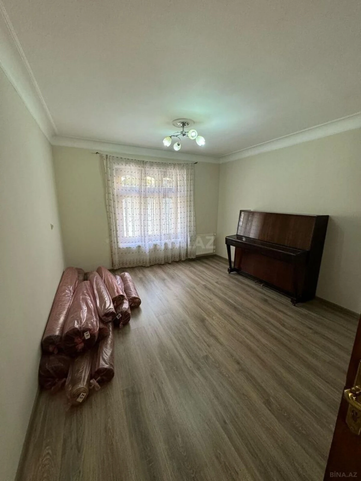 Satılır 6 otaqlı həyət evi 330 m²