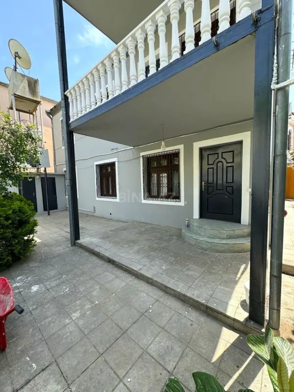 Satılır 6 otaqlı həyət evi 330 m²