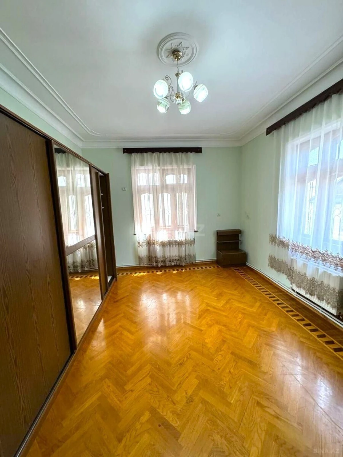 Satılır 6 otaqlı həyət evi 330 m²