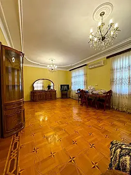 Satılır 6 otaqlı həyət evi 330 m²