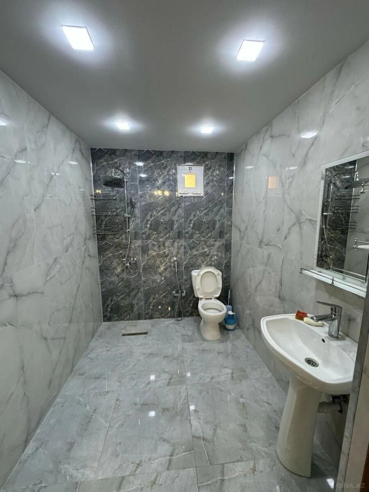 Satılır 6 otaqlı həyət evi 330 m²