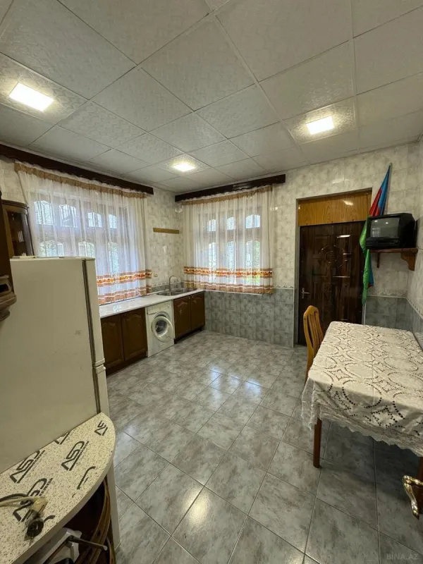 Satılır 6 otaqlı həyət evi 330 m²