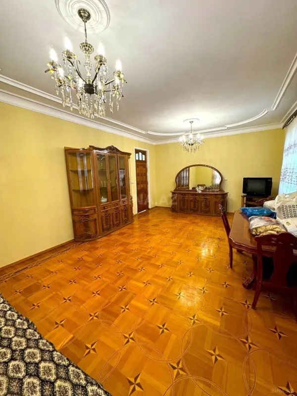 Satılır 6 otaqlı həyət evi 330 m²