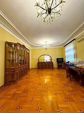 Satılır 6 otaqlı həyət evi 330 m²
