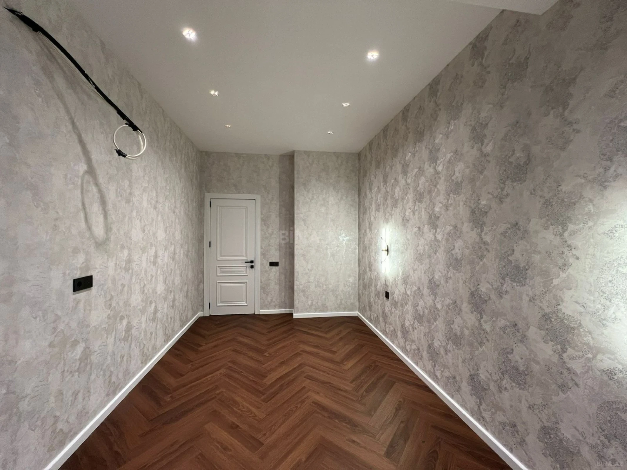 Satılır 3 otaqlı mənzil 97 m²