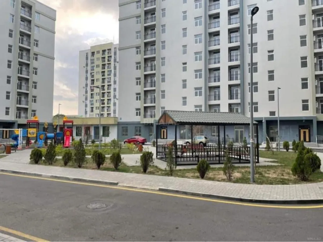 Satılır 4 otaqlı mənzil 120 m²