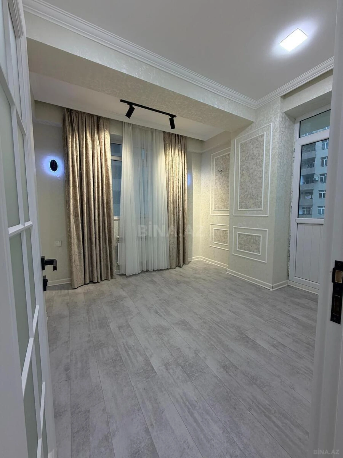 Satılır 2 otaqlı mənzil 76 m²