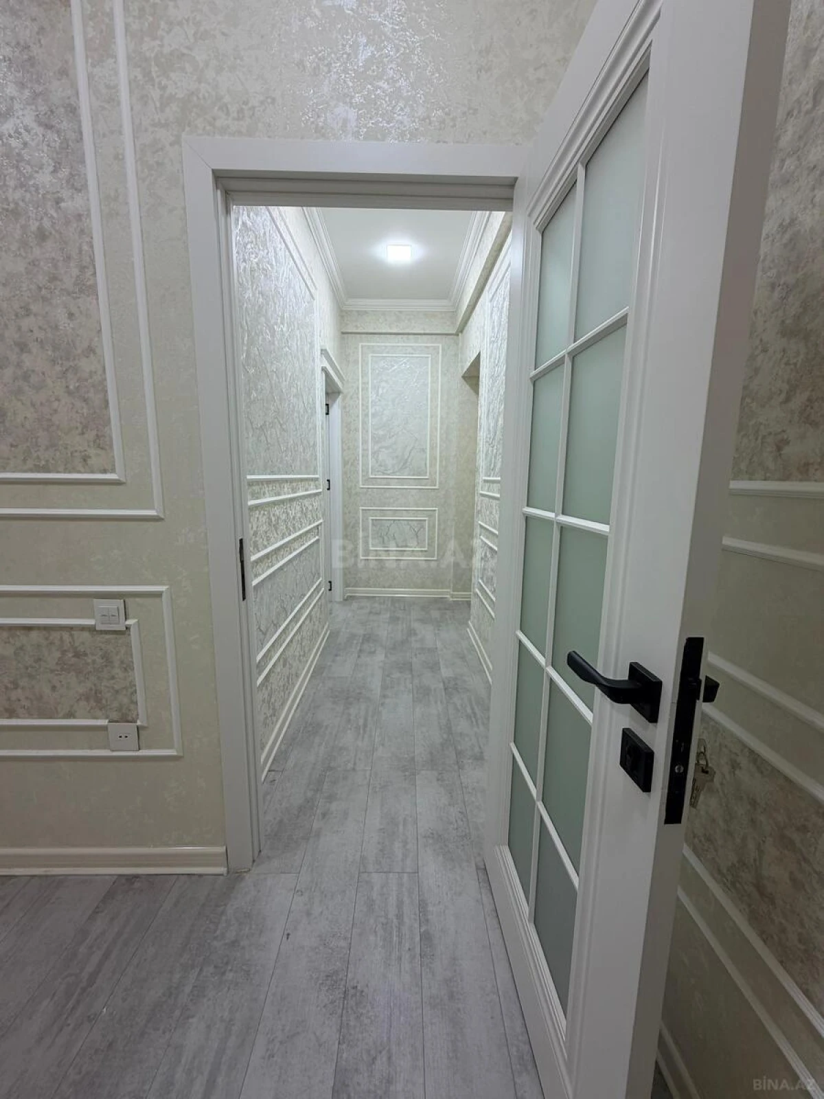Satılır 2 otaqlı mənzil 76 m²