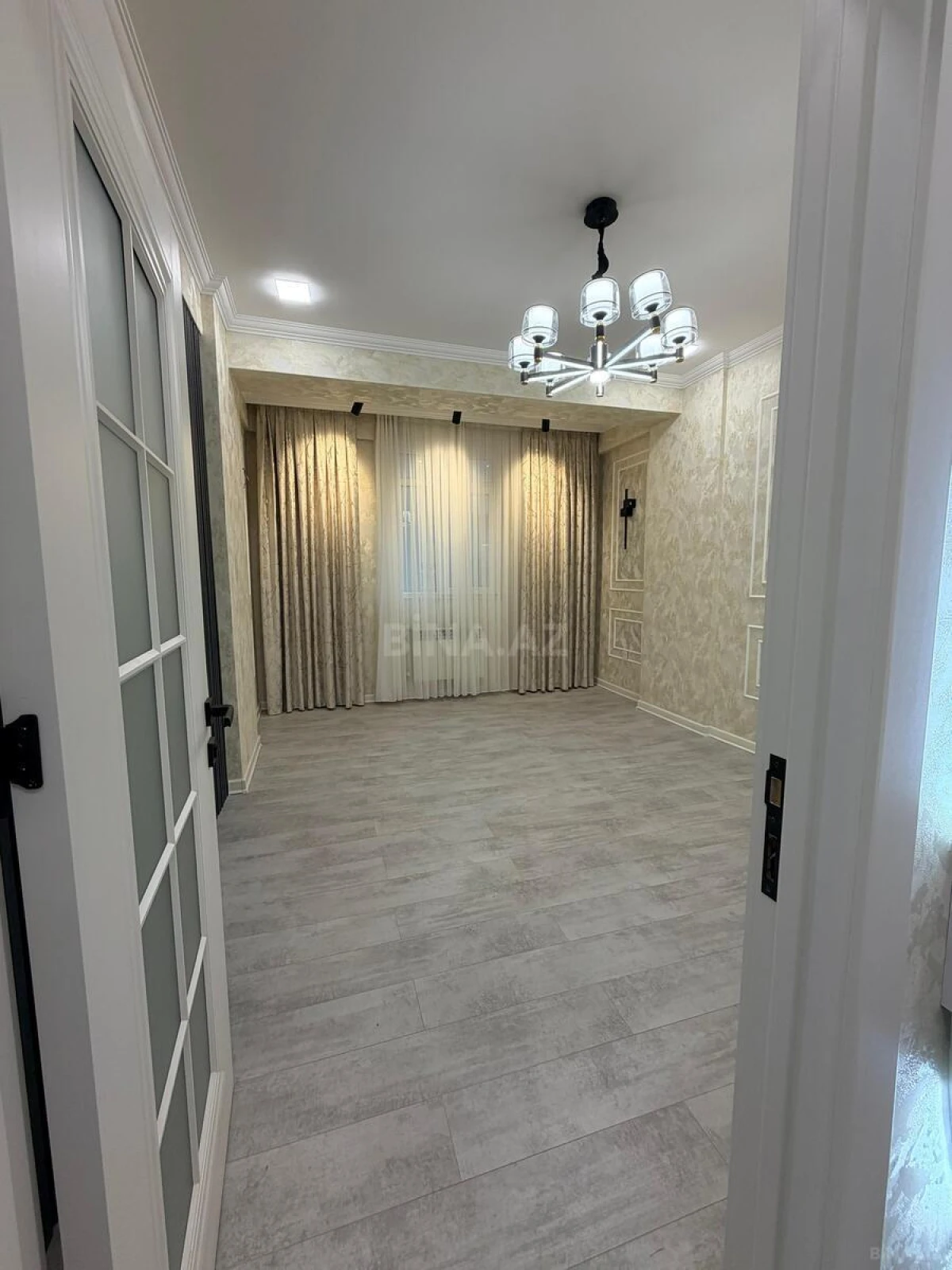 Satılır 2 otaqlı mənzil 76 m²