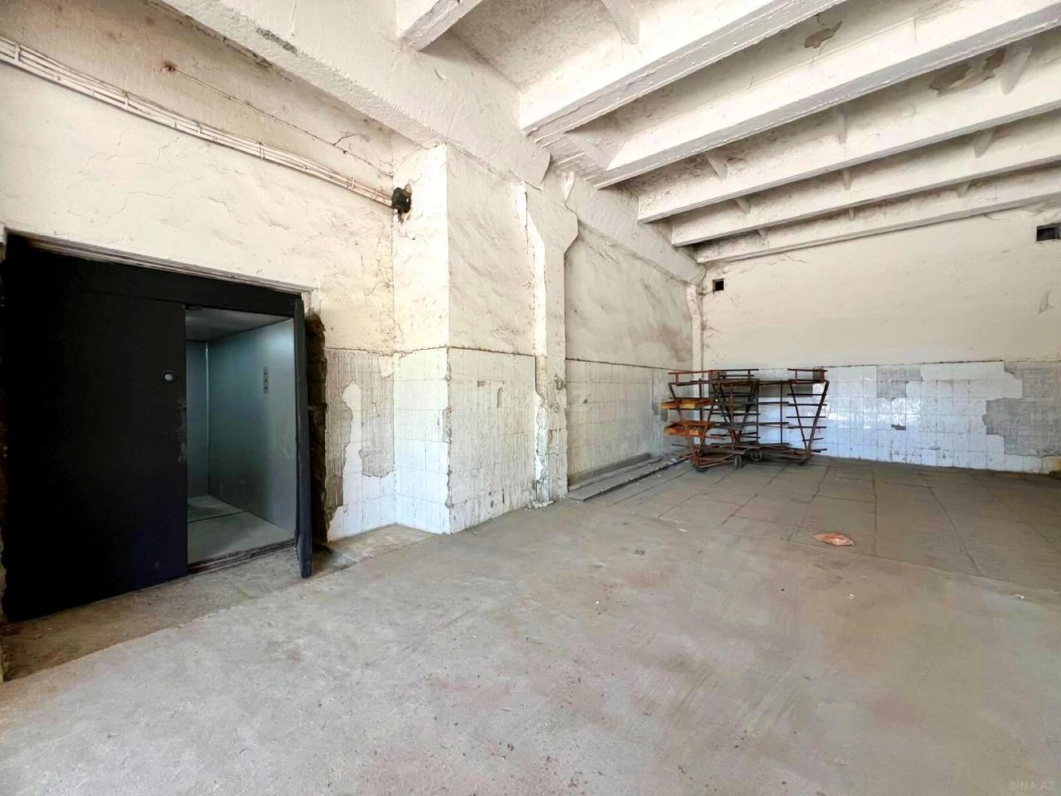 Kirayə verilir obyekt 2100 m²