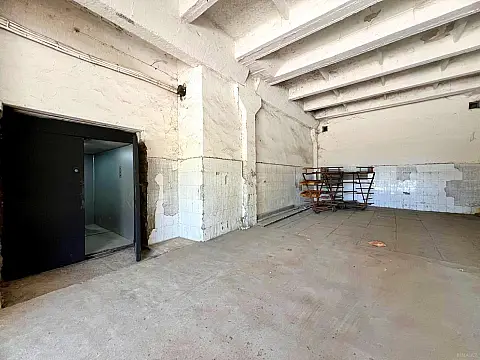 Kirayə verilir obyekt 2100 m²