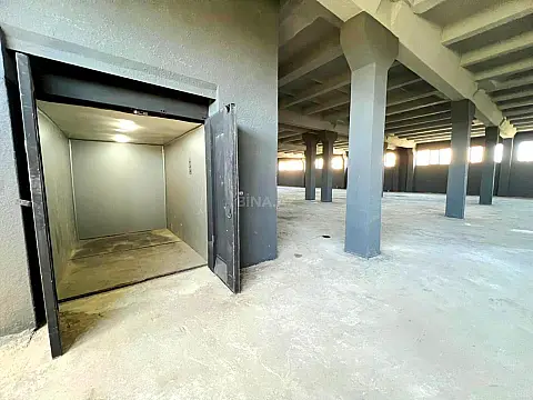 Kirayə verilir obyekt 2100 m²