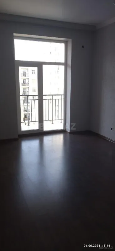 Satılır 4 otaqlı mənzil 117 m²