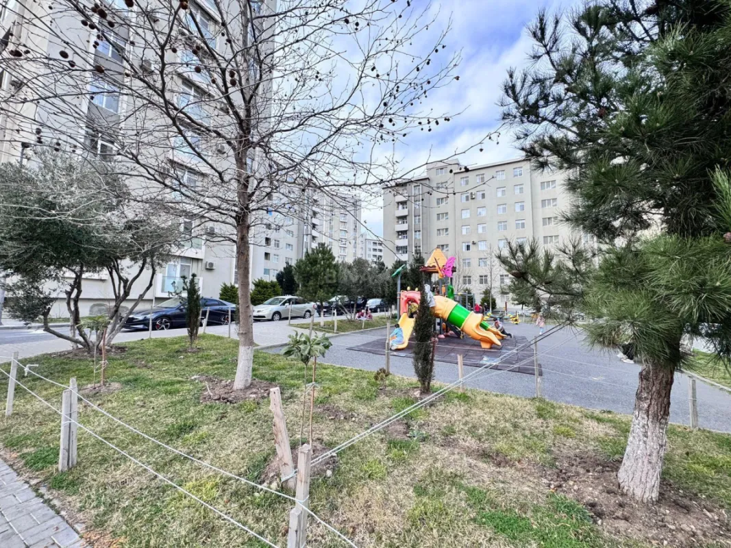 Satılır 4 otaqlı mənzil 120 m²