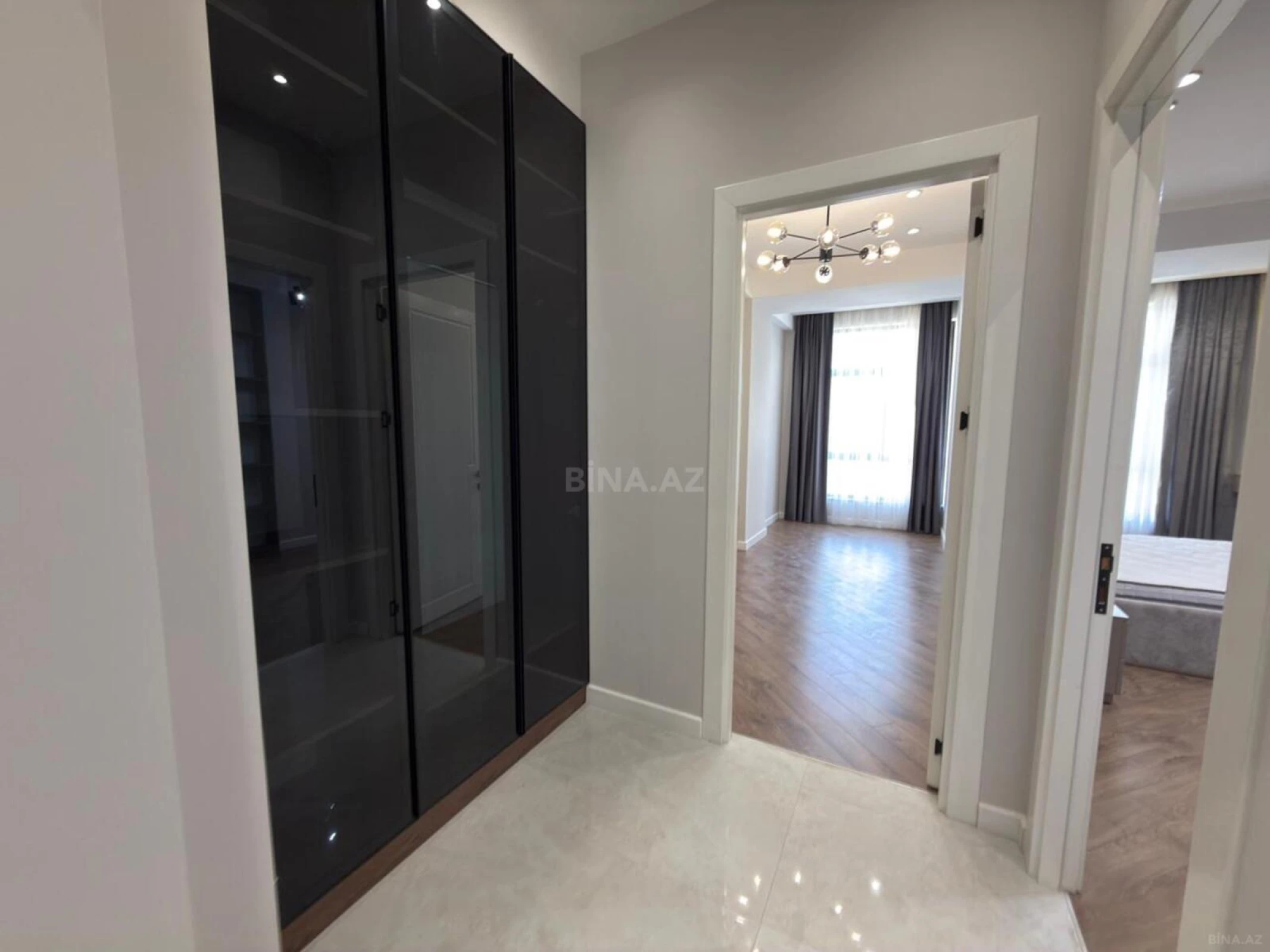 Satılır 3 otaqlı mənzil 118 m²