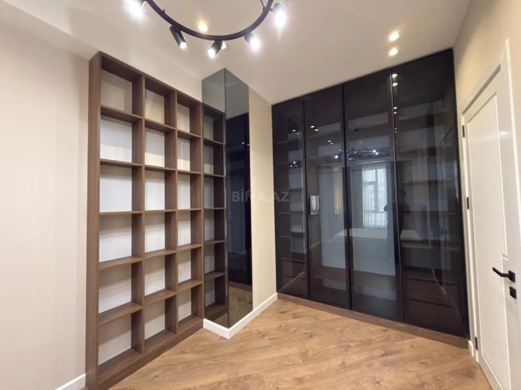 Satılır 3 otaqlı mənzil 118 m²