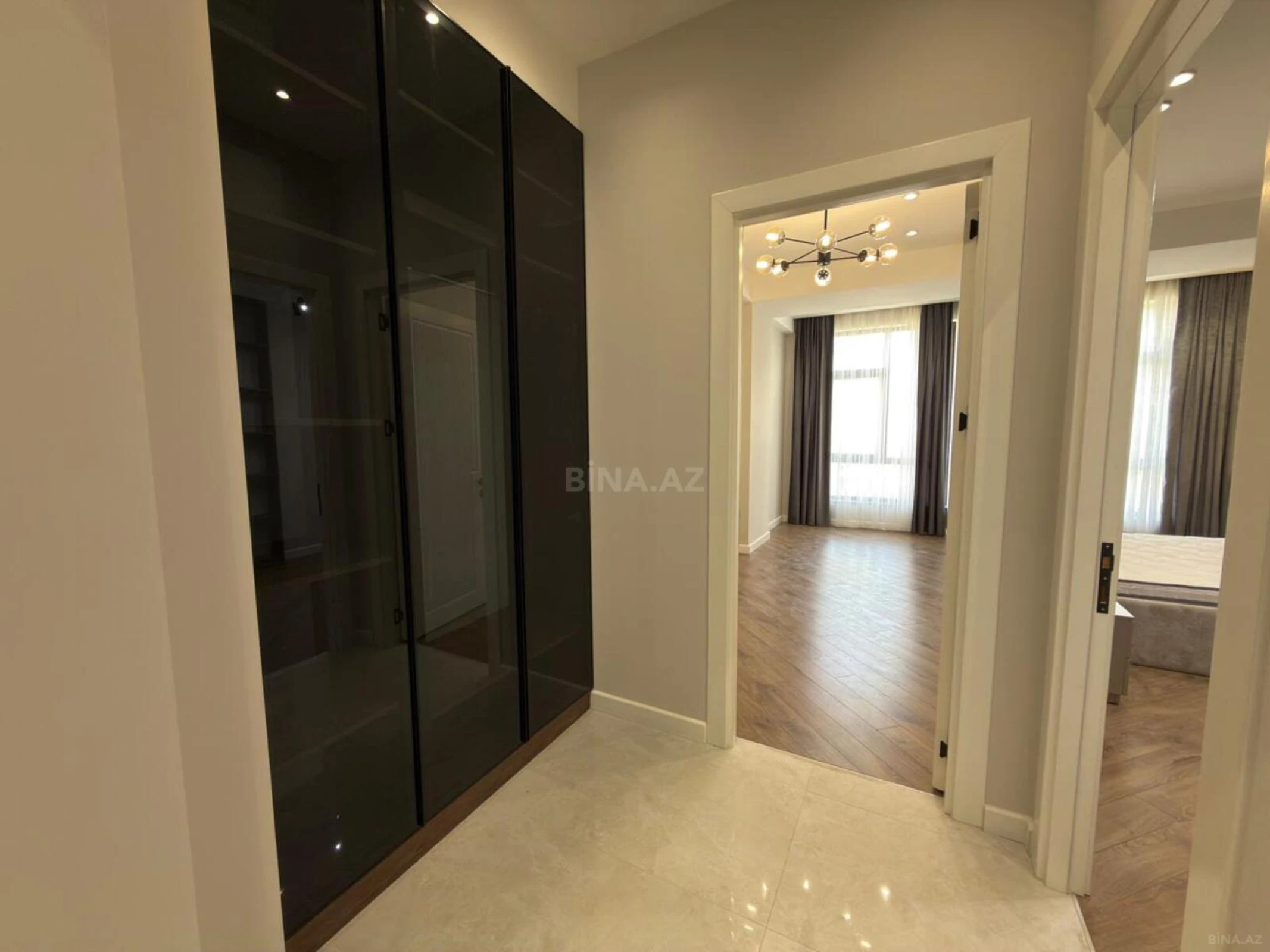 Satılır 3 otaqlı mənzil 118 m²