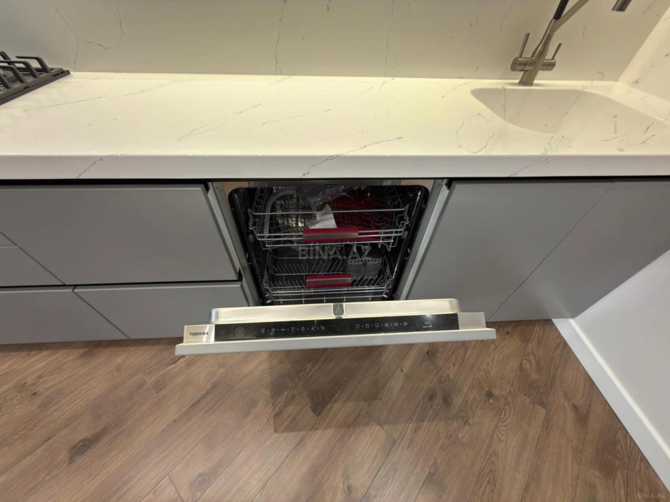 Satılır 3 otaqlı mənzil 118 m²