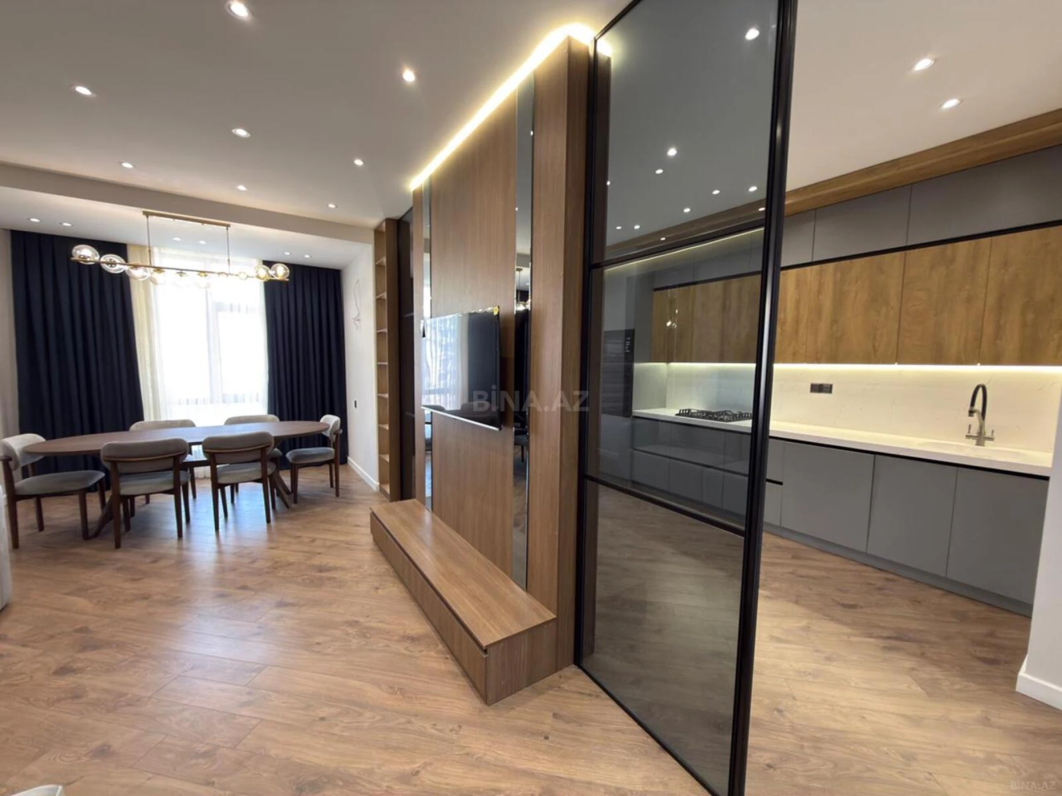 Satılır 3 otaqlı mənzil 118 m²