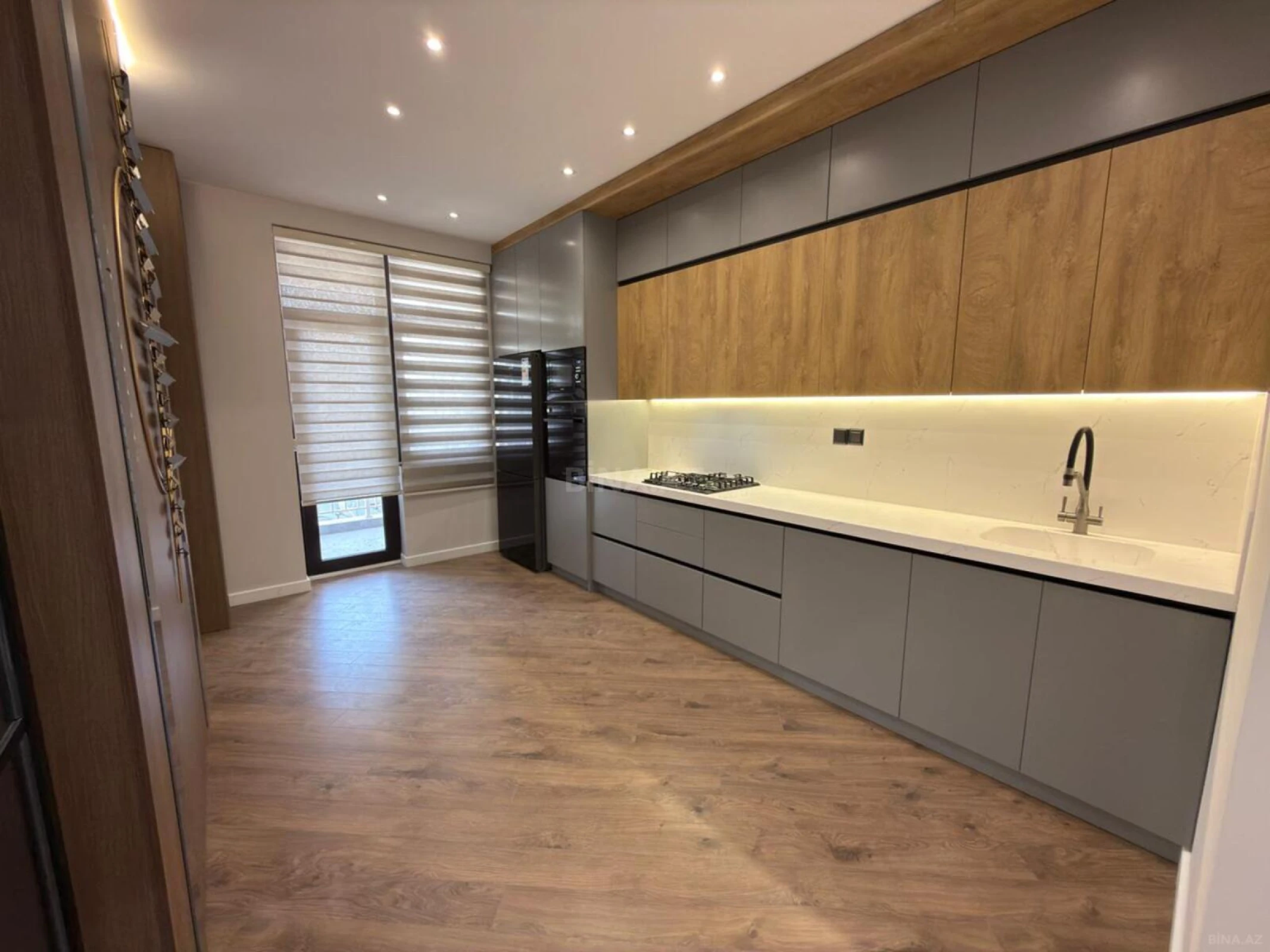 Satılır 3 otaqlı mənzil 118 m²