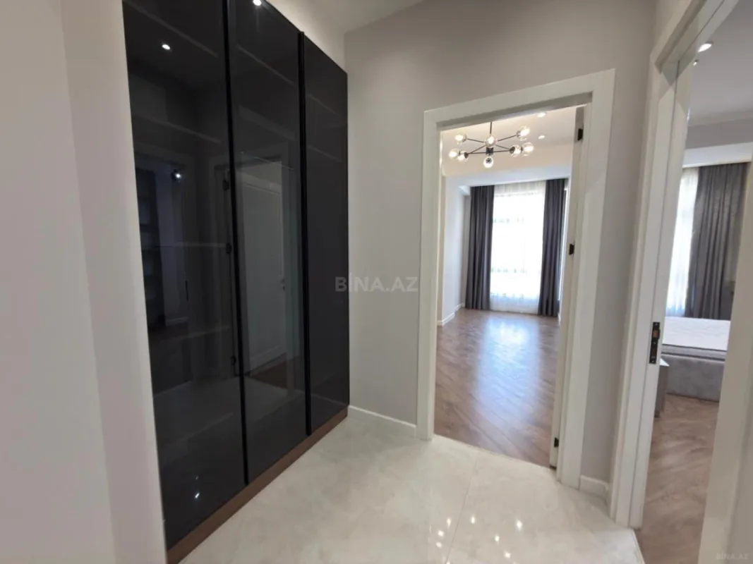 Satılır 3 otaqlı mənzil 118 m²